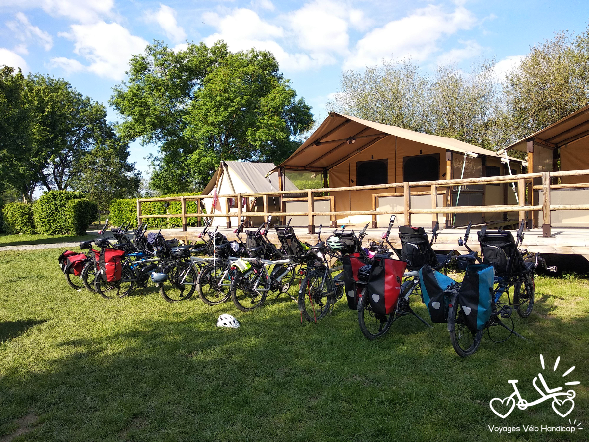 Un groupe Voyages Vélo Handicap à Anjou Sports Nature